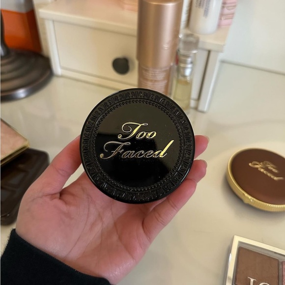 Too faced pressed powder shade vanilla - Picture 1 of 4
